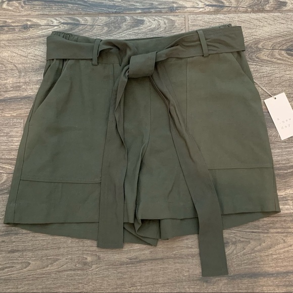 a new day Pants - Green belted shorts
